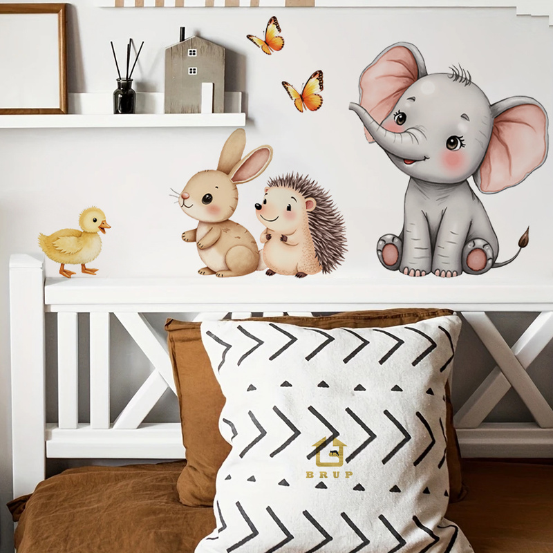 Wall Decal Nursery - ملصق حائط على شكل حيوانات كرتونية