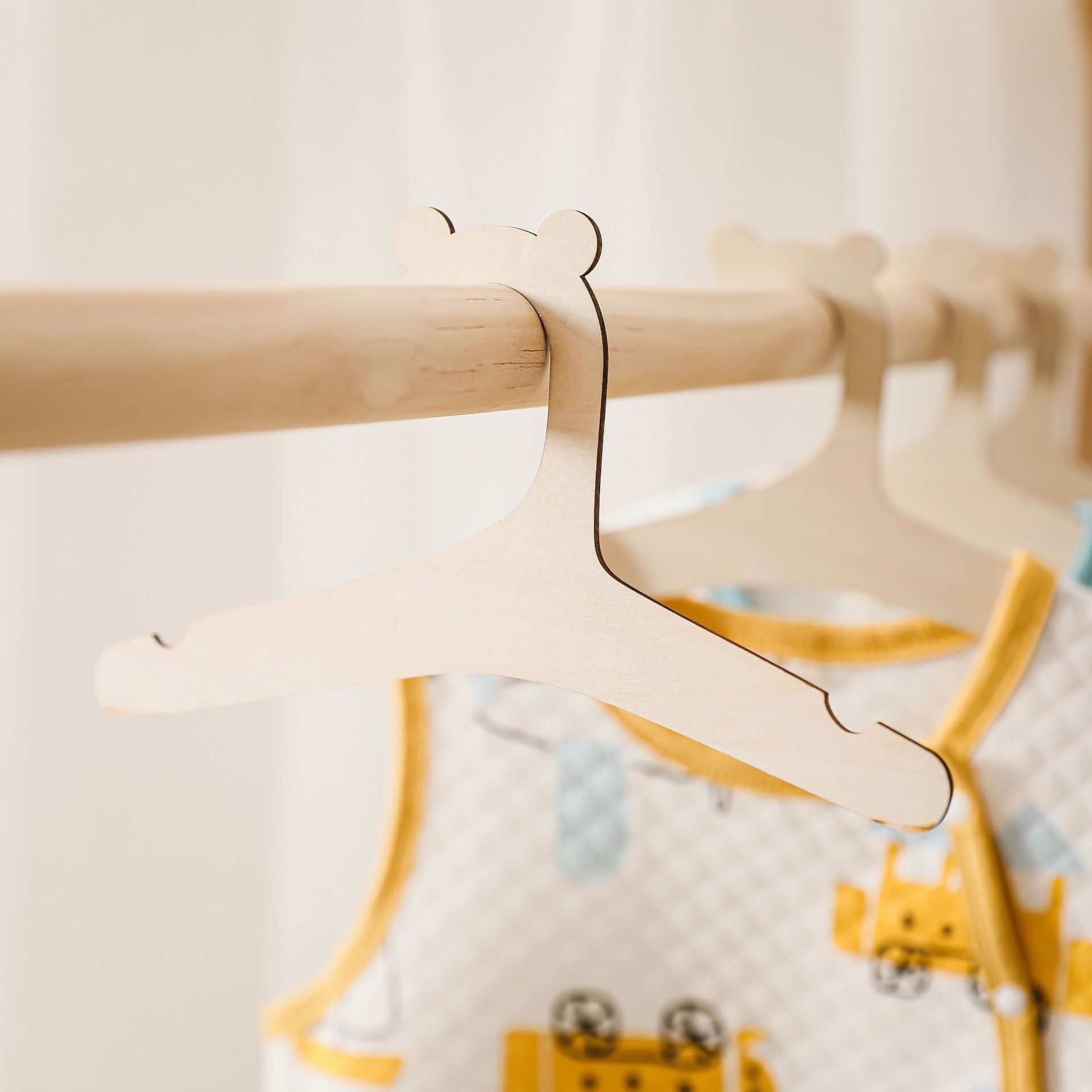 5/10 قطع شماعات خشبية للأطفال، - مراجعة Baby Nursery Uniform وسعره