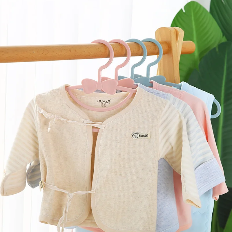5-50 قطعة شماعات الطفل البلاست - مراجعة Baby Nursery Uniform وسعره